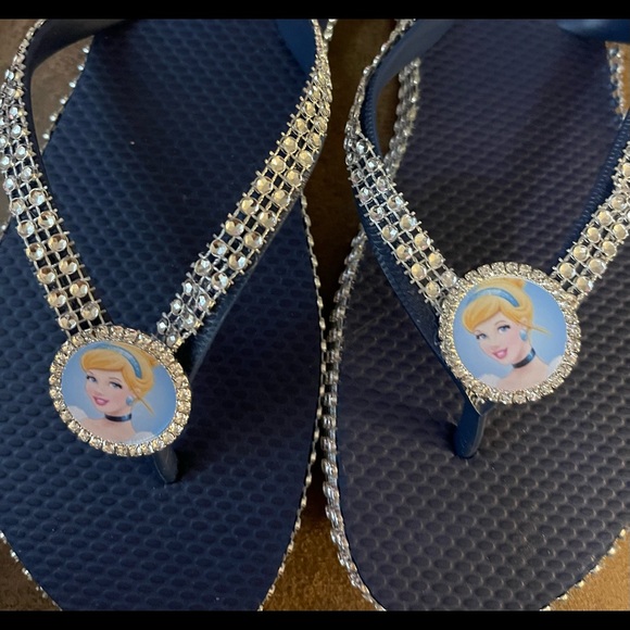 Cinderella flip flops - Picture 1 of 1